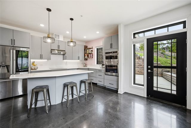 156 Prairie Hill Ln, Iowa City, IA 52246