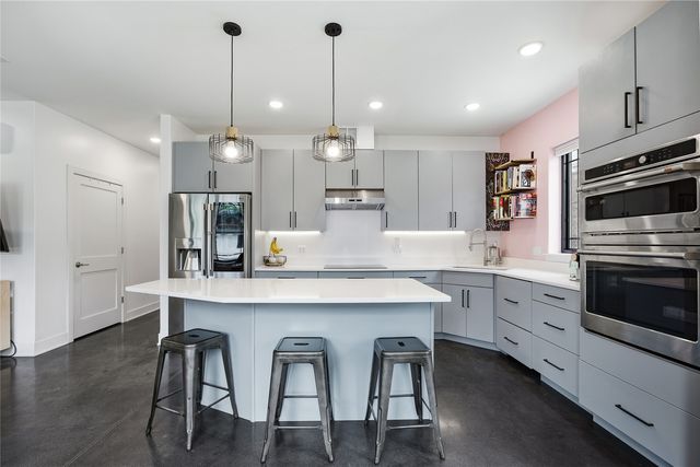 156 Prairie Hill Ln, Iowa City, IA 52246