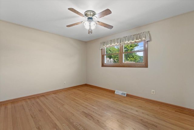 9414 W Oklahoma AVENUE, West Allis, WI 53227