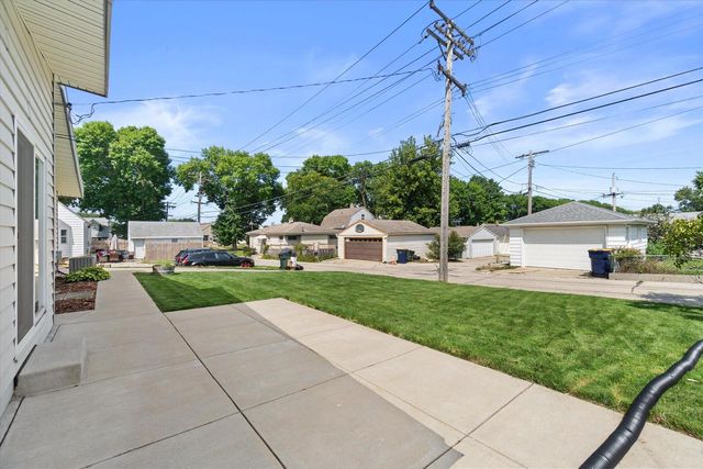 9414 W Oklahoma AVENUE, West Allis, WI 53227