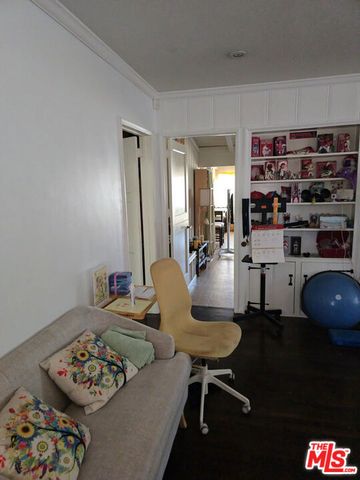 14137 Hamlin Street, Los Angeles, CA 91401