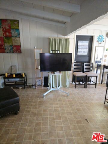 14137 Hamlin Street, Los Angeles, CA 91401
