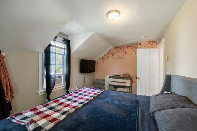 138 Charlton St, Southbridge, MA 01550