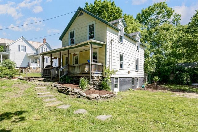 138 Charlton St, Southbridge, MA 01550