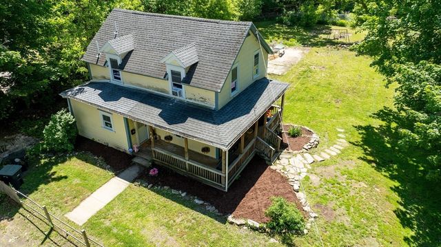 138 Charlton St, Southbridge, MA 01550