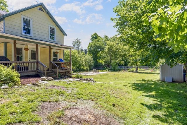 138 Charlton St, Southbridge, MA 01550