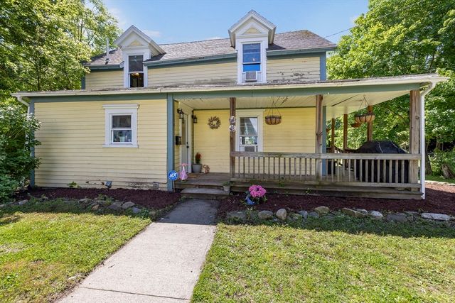 138 Charlton St, Southbridge, MA 01550