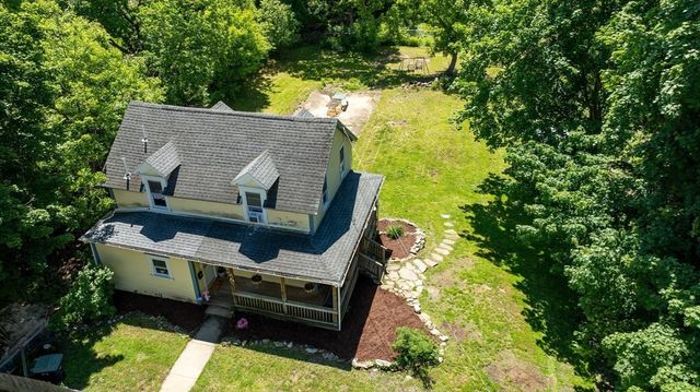 138 Charlton St, Southbridge, MA 01550