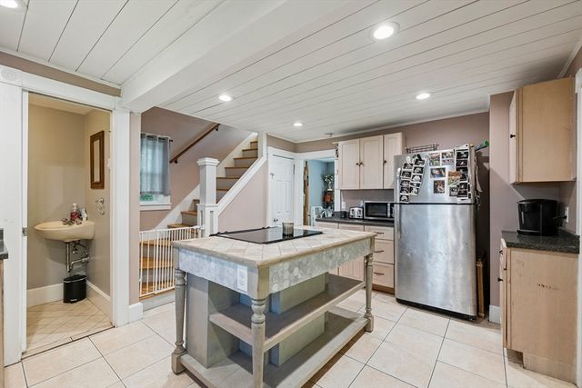 138 Charlton St, Southbridge, MA 01550