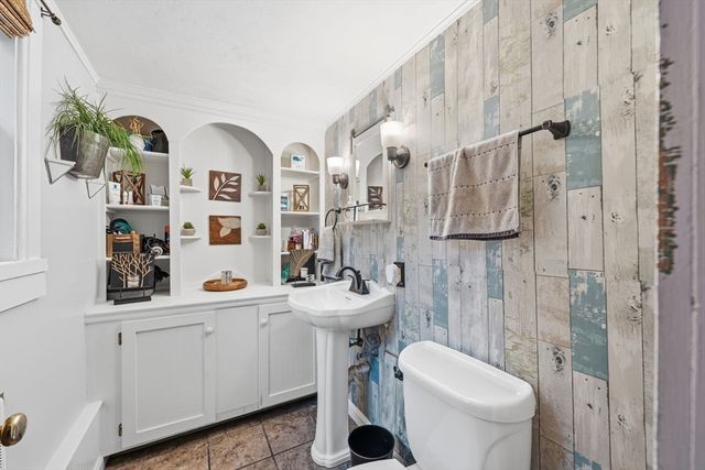 2 Mill St, Brookfield, MA 01506