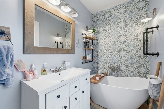 2 Mill St, Brookfield, MA 01506