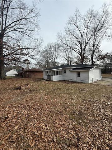 108 rips Road, Calhoun, GA 30701