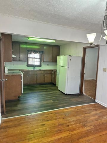 108 rips Road, Calhoun, GA 30701