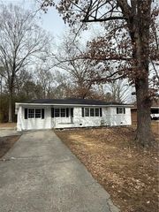 108 rips Road, Calhoun, GA 30701