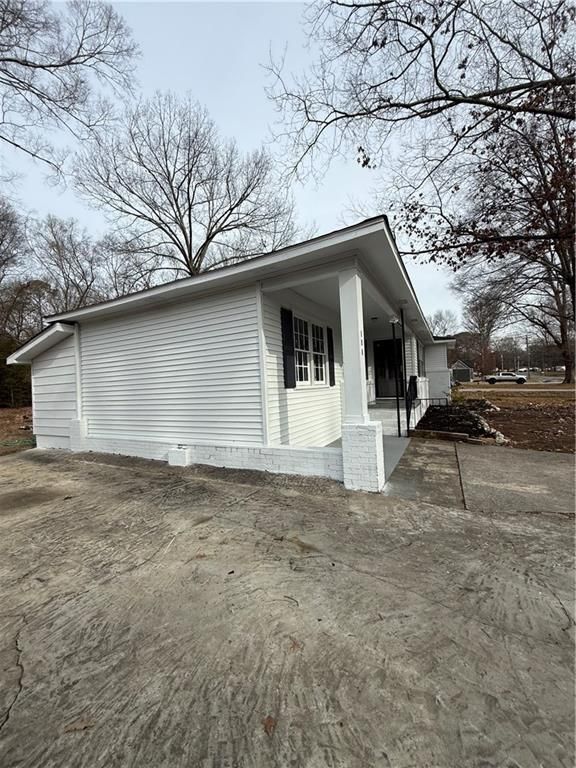 Image 3 of property listing at 108 rips Road, Calhoun, GA 30701