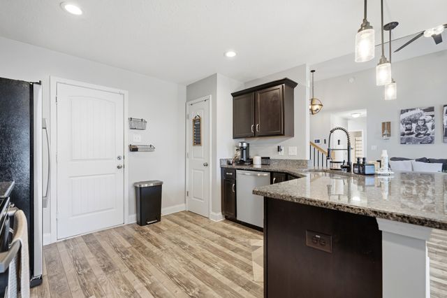1871 Rains Rd, Clarksville, TN 37042