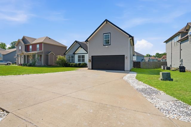 1871 Rains Rd, Clarksville, TN 37042