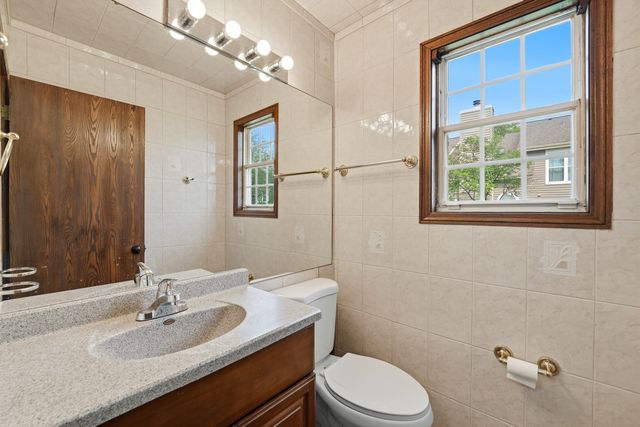 1343 Seabury Circle, Carol Stream, IL 60188