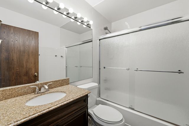 1343 Seabury Circle, Carol Stream, IL 60188