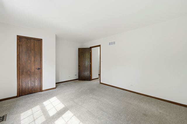 1343 Seabury Circle, Carol Stream, IL 60188