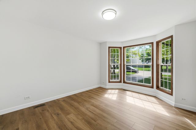 1343 Seabury Circle, Carol Stream, IL 60188