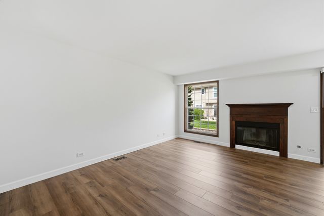 1343 Seabury Circle, Carol Stream, IL 60188