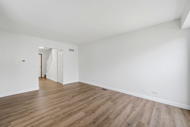 1343 Seabury Circle, Carol Stream, IL 60188