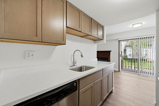1343 Seabury Circle, Carol Stream, IL 60188