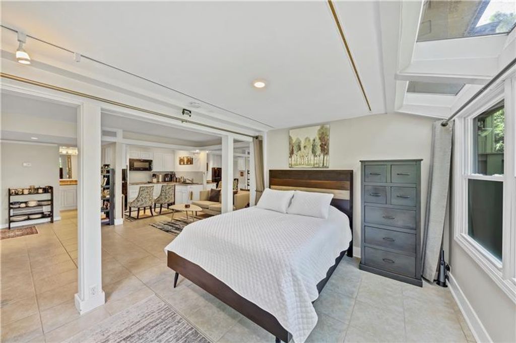 Image 18 of property listing at 141 Maison NW Place, Atlanta, GA 30327