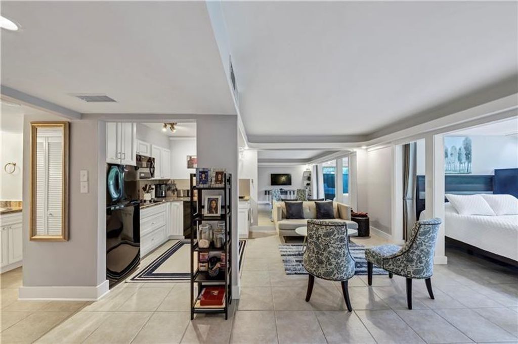 Image 4 of property listing at 141 Maison NW Place, Atlanta, GA 30327