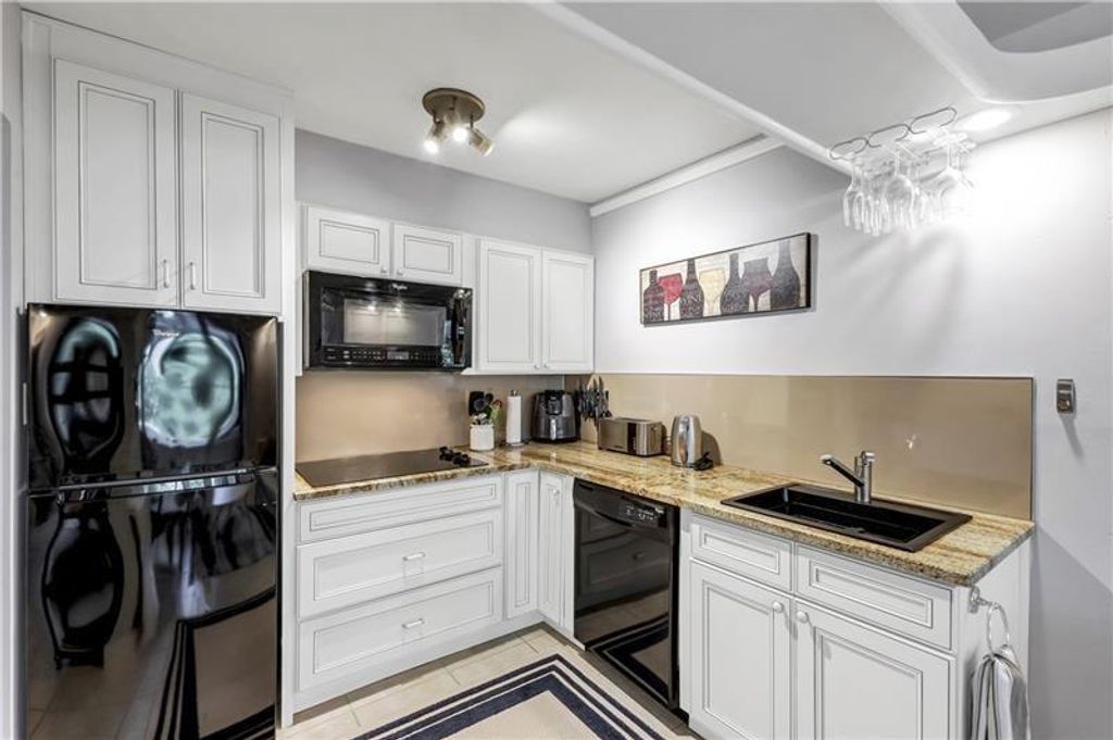 Image 8 of property listing at 141 Maison NW Place, Atlanta, GA 30327