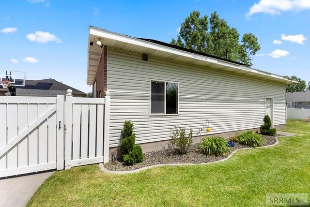 3835 S Taylorview Lane, Ammon, ID 83406