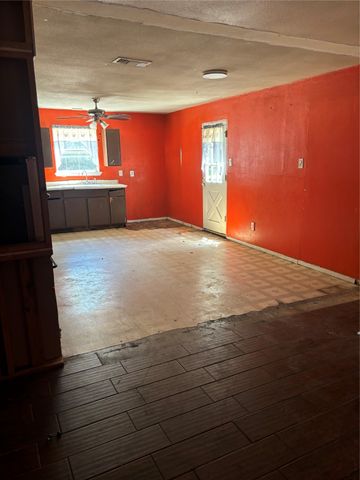 918 Local Vista Drive, Dallas, TX 75217