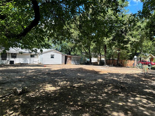 918 Local Vista Drive, Dallas, TX 75217