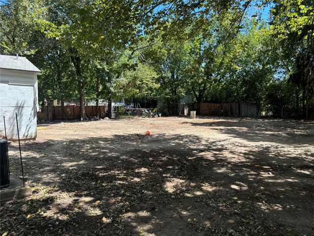 918 Local Vista Drive, Dallas, TX 75217