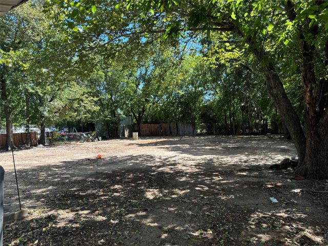 918 Local Vista Drive, Dallas, TX 75217