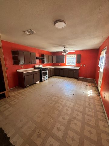 918 Local Vista Drive, Dallas, TX 75217