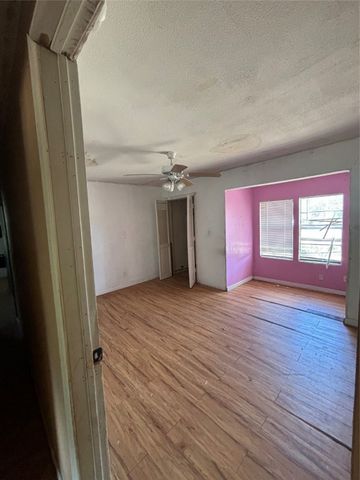 918 Local Vista Drive, Dallas, TX 75217