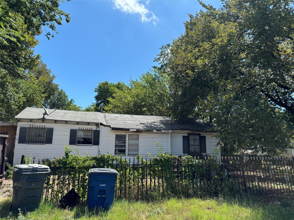 918 Local Vista Drive, Dallas, TX 75217