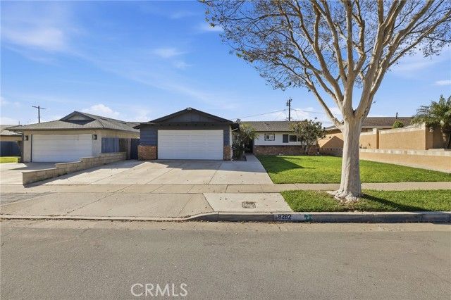 8282 Noble Circle, Huntington Beach, CA 92647