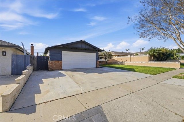 8282 Noble Circle, Huntington Beach, CA 92647