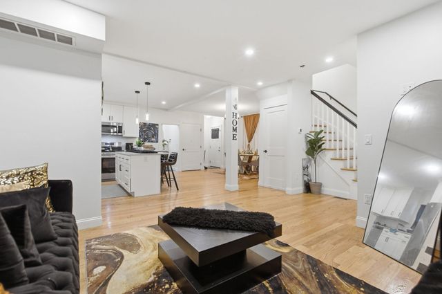 3 Oakhurst St, Boston, MA 02124