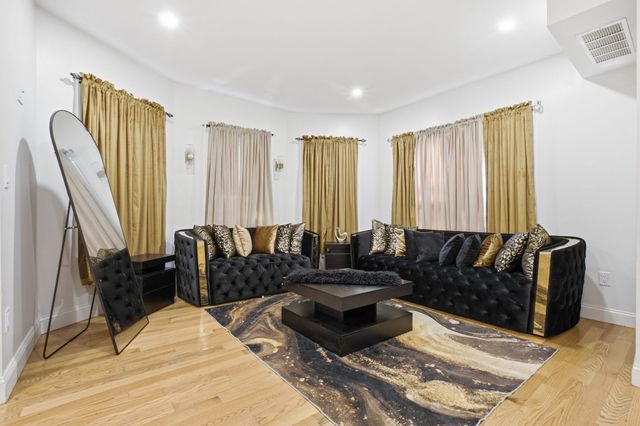 3 Oakhurst St, Boston, MA 02124