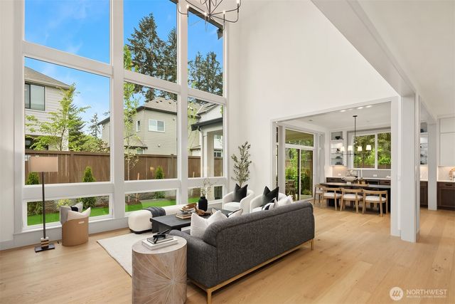 7301 152nd Avenue NE, Redmond, WA 98052