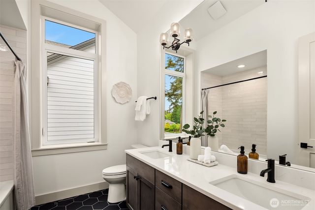 7301 152nd Avenue NE, Redmond, WA 98052