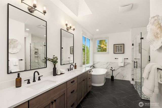 7301 152nd Avenue NE, Redmond, WA 98052