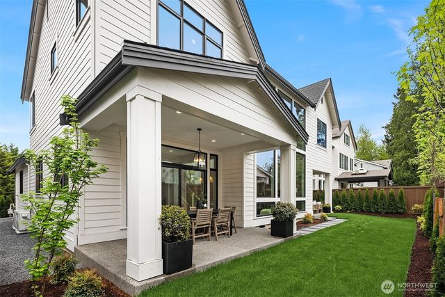 7301 152nd Avenue NE, Redmond, WA 98052