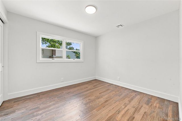 13 Campbell Lane, East Islip, NY 11730