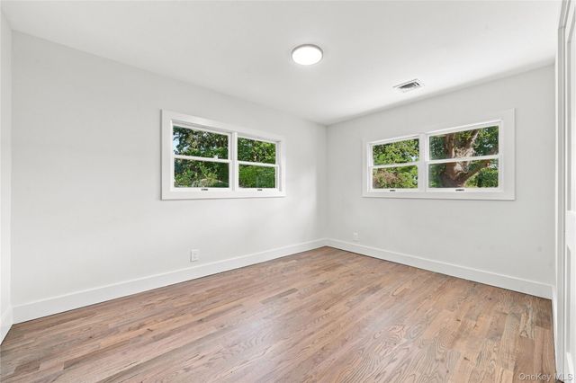 13 Campbell Lane, East Islip, NY 11730