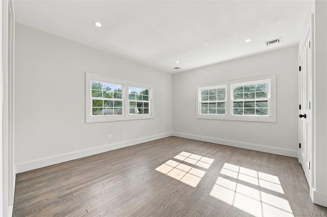 13 Campbell Lane, East Islip, NY 11730